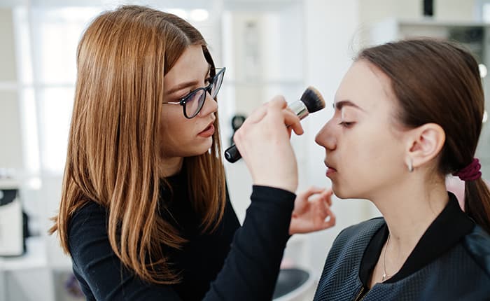 Make-Up Artist